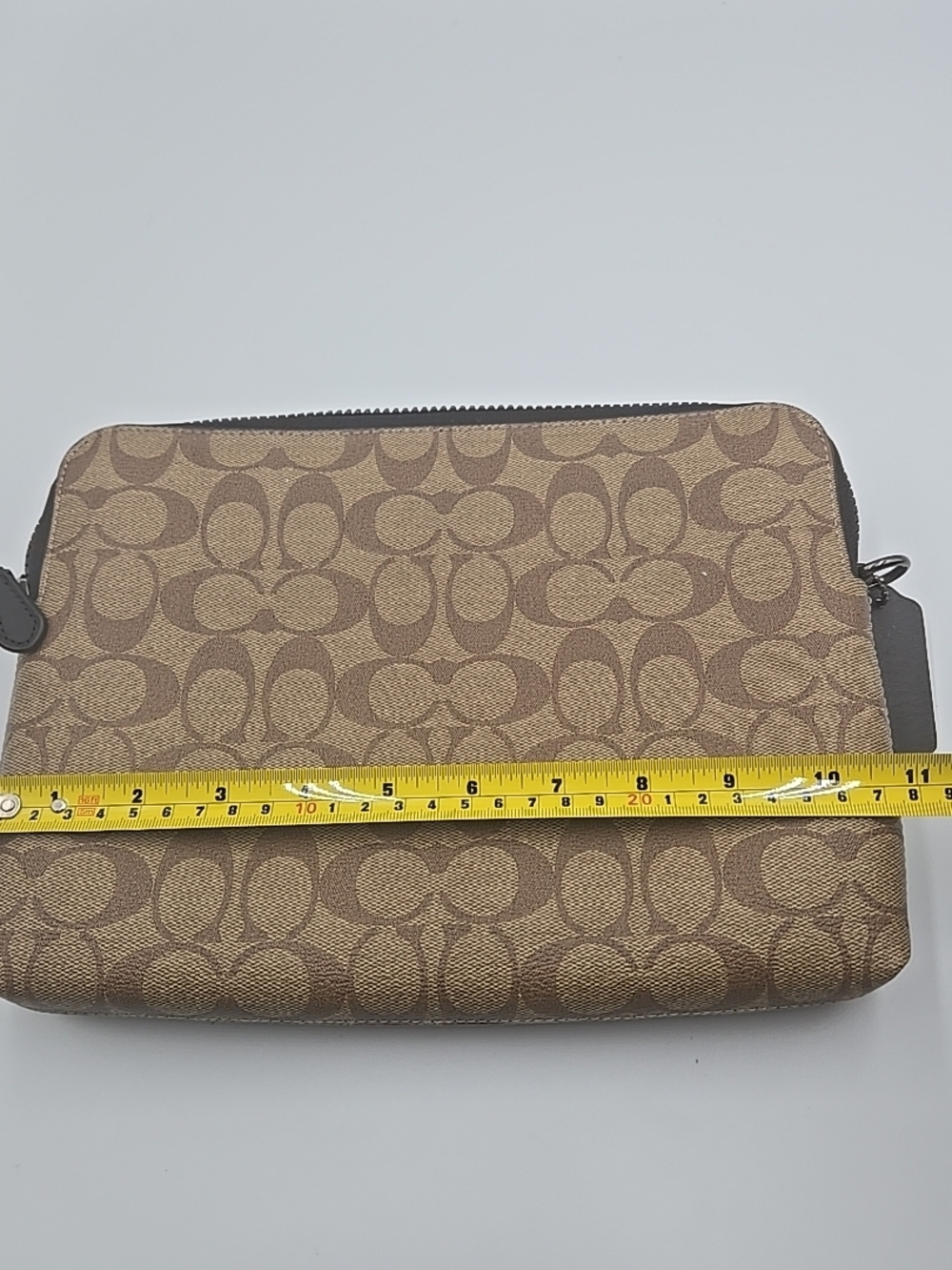 UNISEX Coach Canvas Messenger Bag in Tan and Dark Brown - Picture 3 of 9